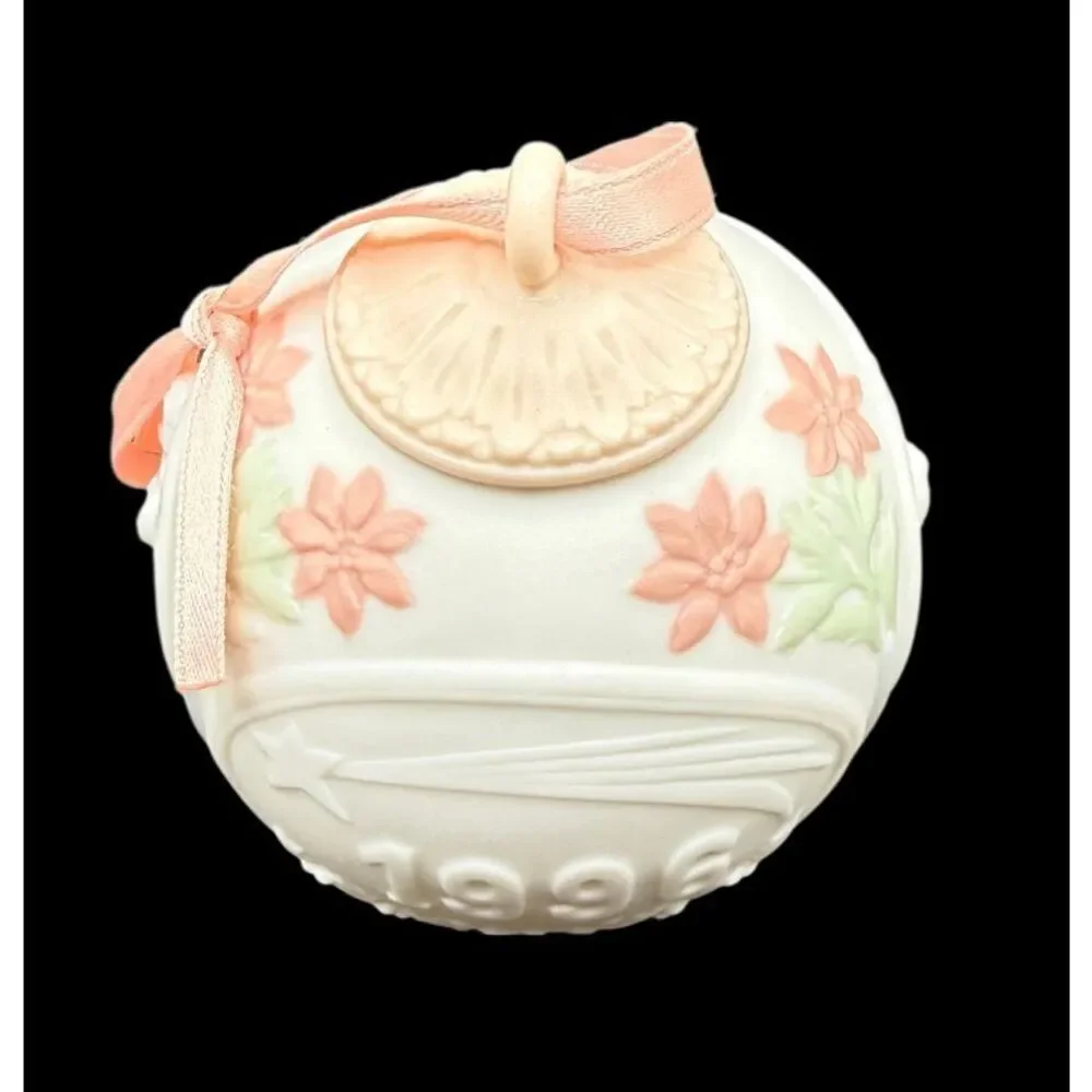 Lladró 1996 Annual Christmas Ball Porcelain Ornament .